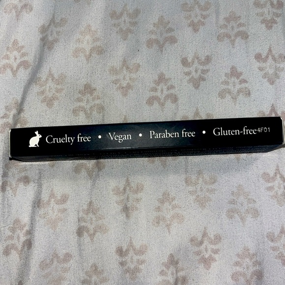 Eleman Beauty Black Liquid Eye Liner 0.5ml / 0.016fl.oz - Picture 3 of 4